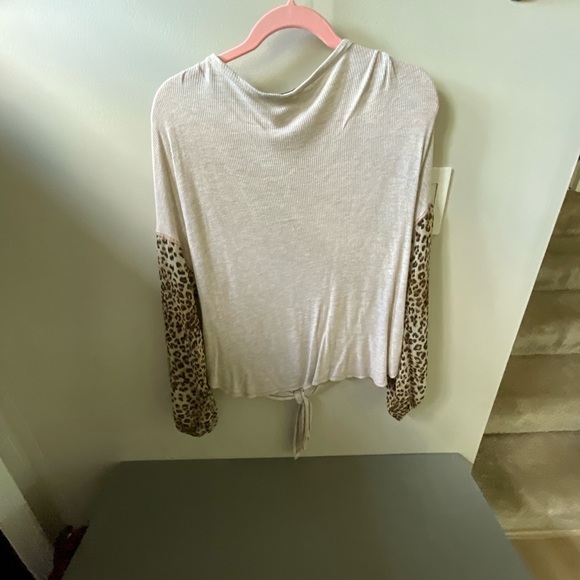 Top - Picture 2 of 2